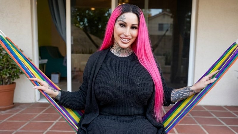 Mary magdalene influencer (2)